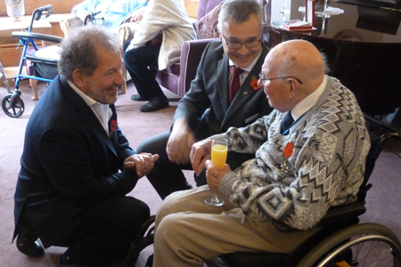 Staff and residents commemorate Armistice Day