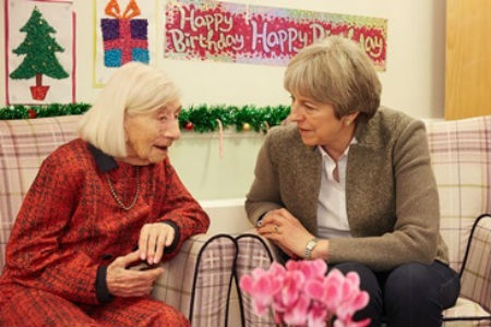 Prime Minister helps resident celebrate 