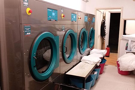 Minimising viral spread via the laundry process 