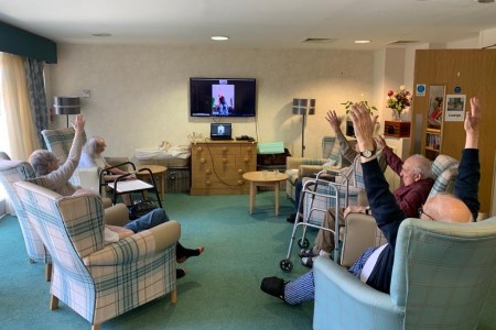 Vida stretching class draws positive results for dementia residents