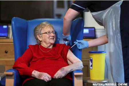 First Covid vaccine jabs administered in Scottish care homes